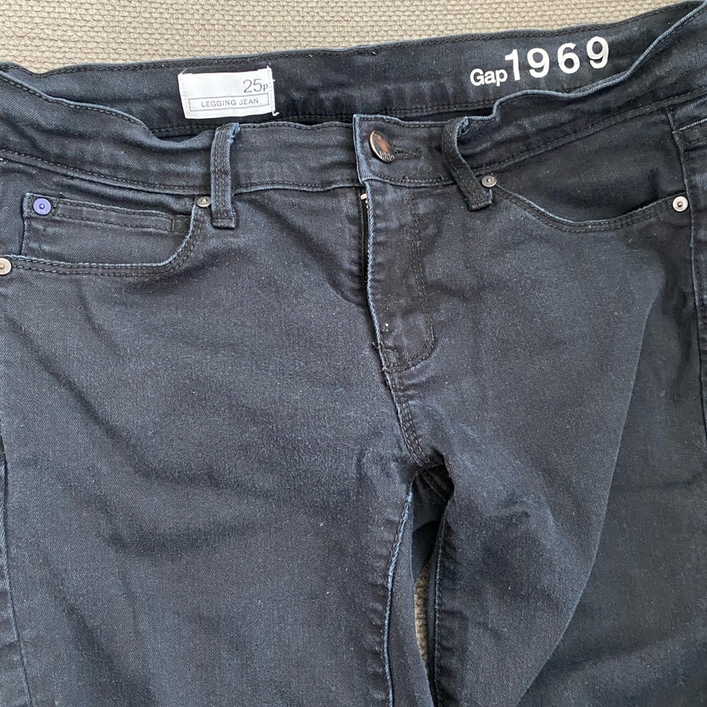 Women’s low rise faded Gap legging Jean